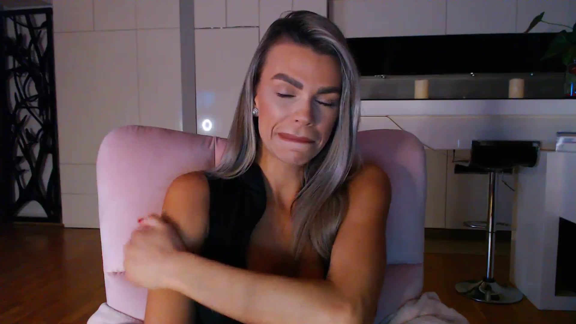 D_y_y video thumbnail
