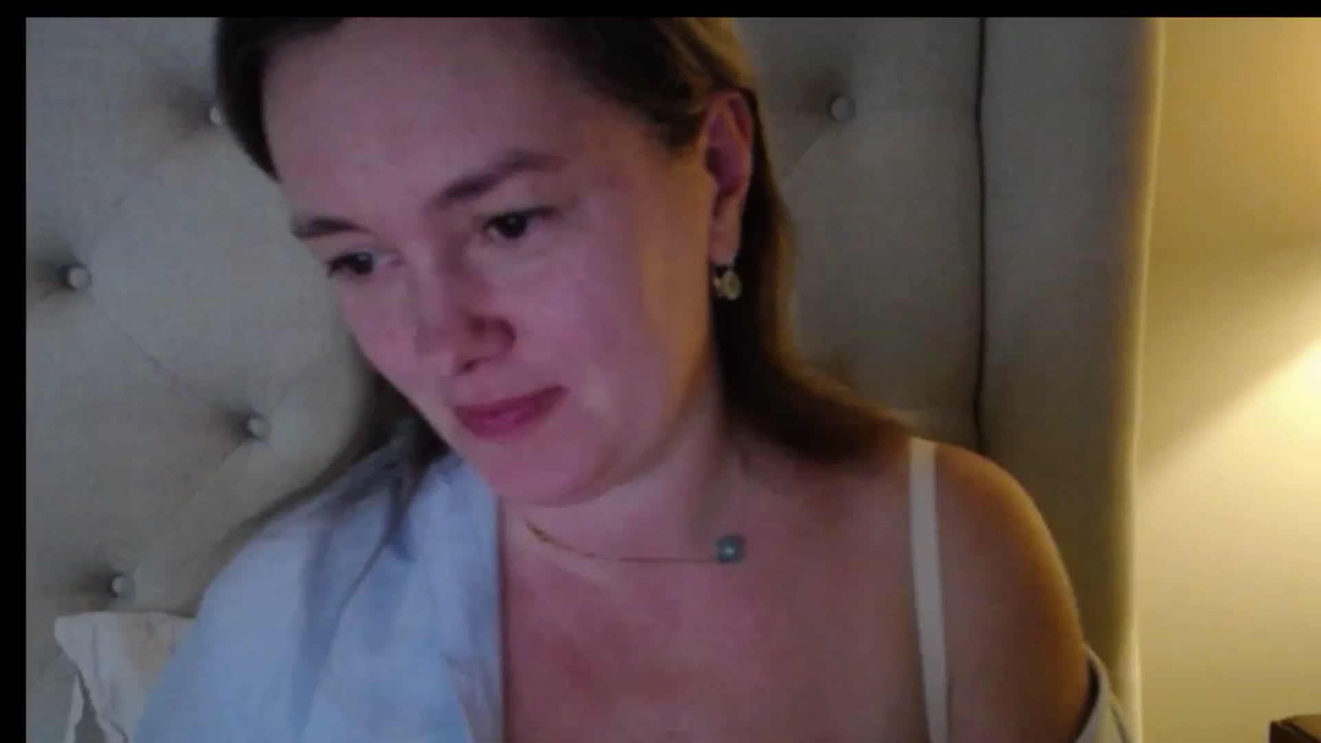J0llye video thumbnail