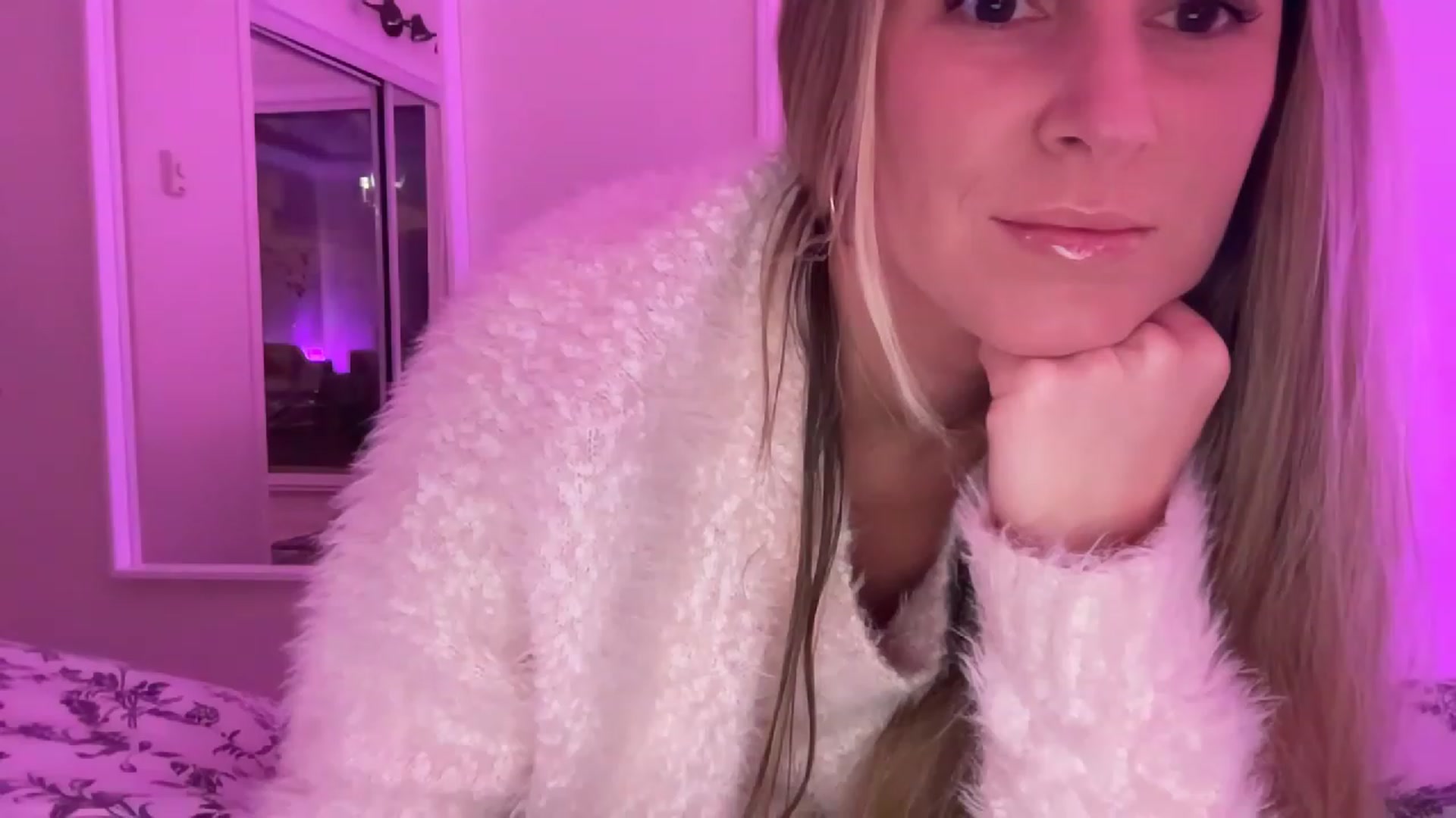 DailyTease video thumbnail