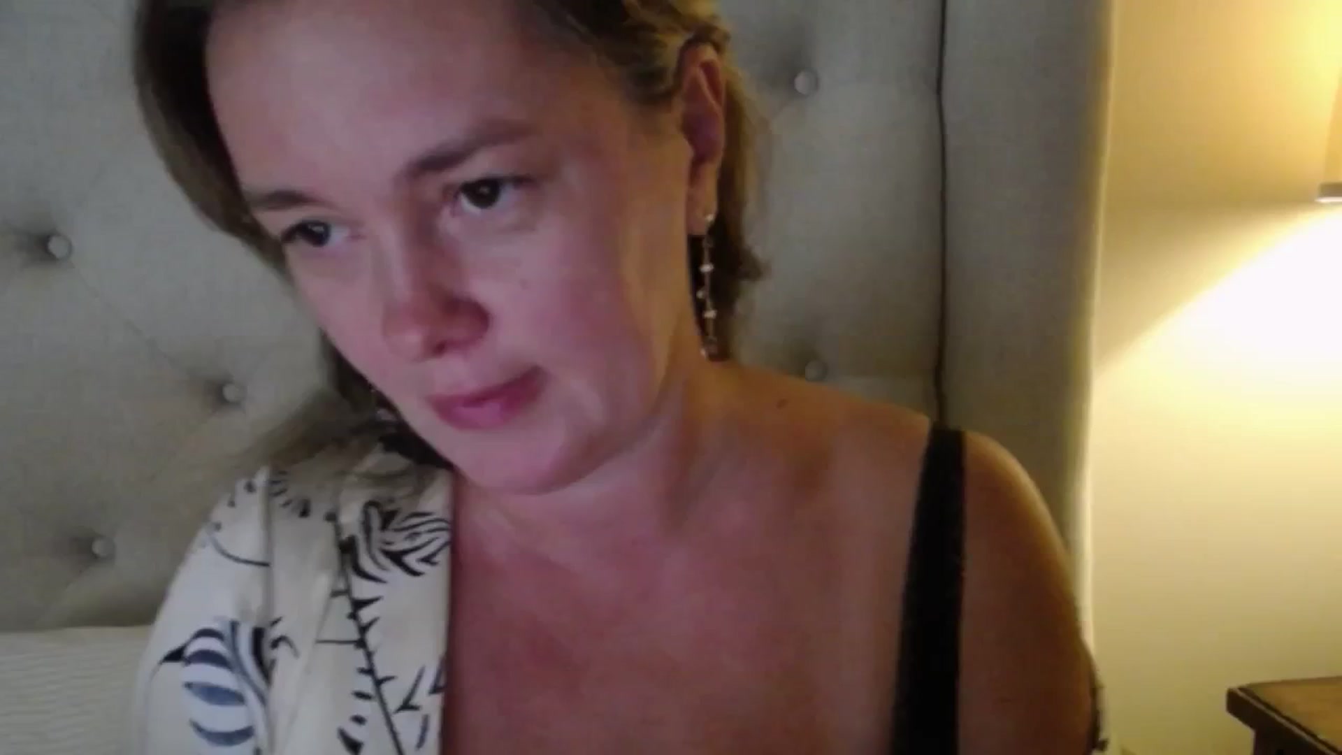 J0llye video thumbnail