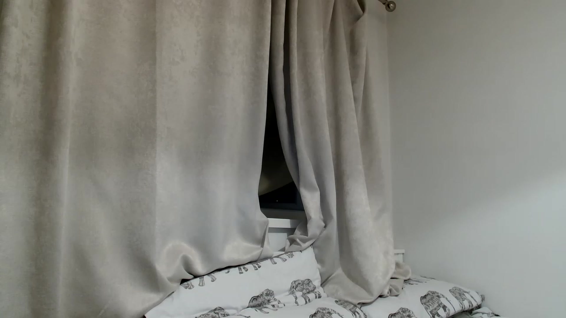 ElleBloom video thumbnail