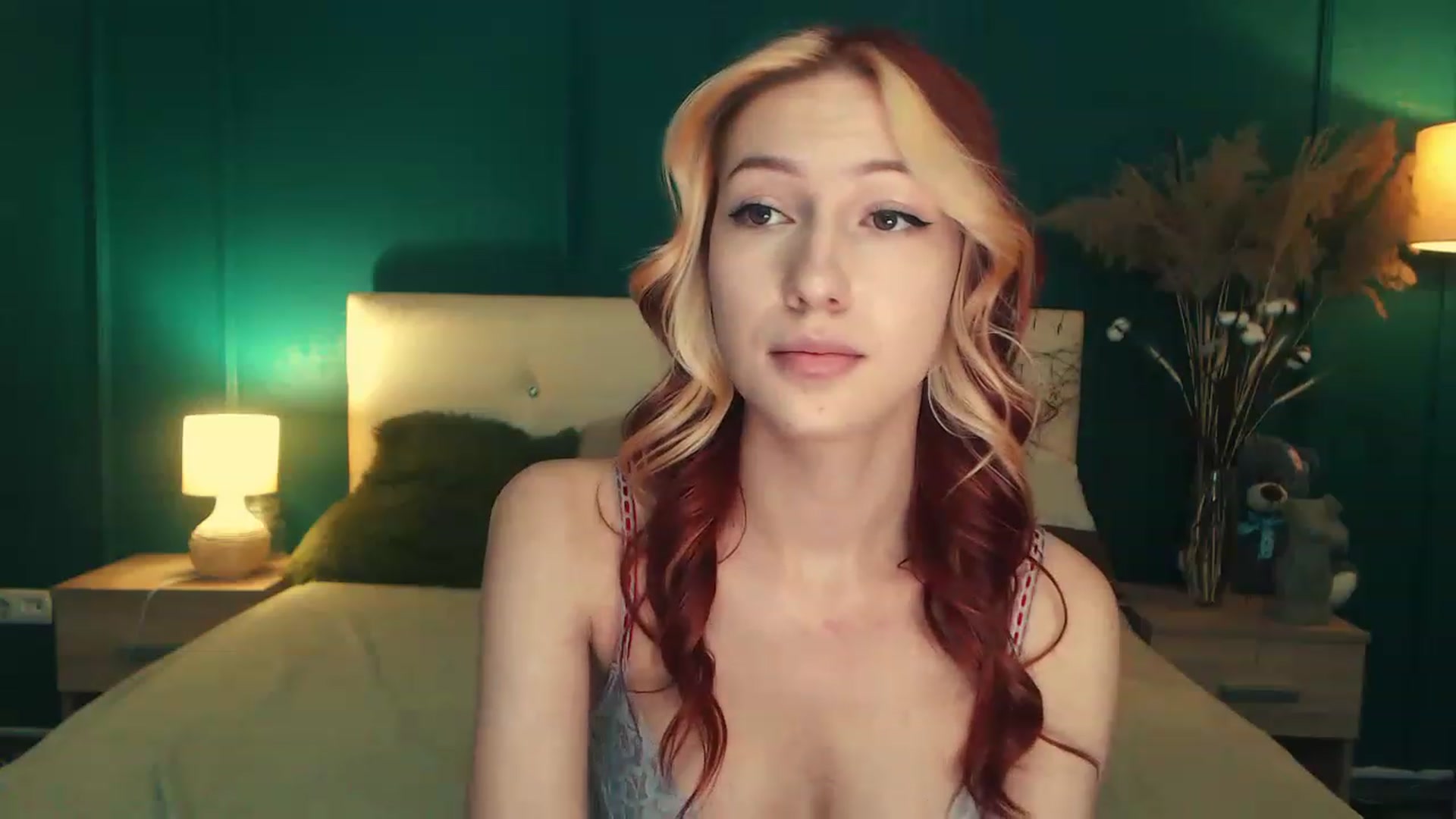 LovelyGin video thumbnail