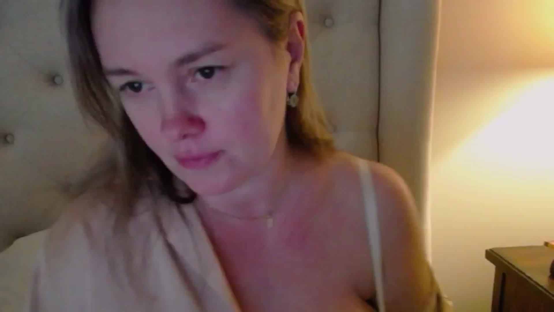 J0llye video thumbnail