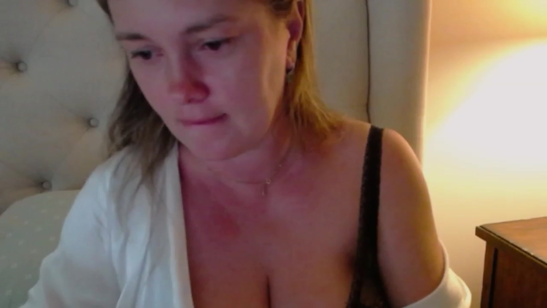 J0llye video thumbnail