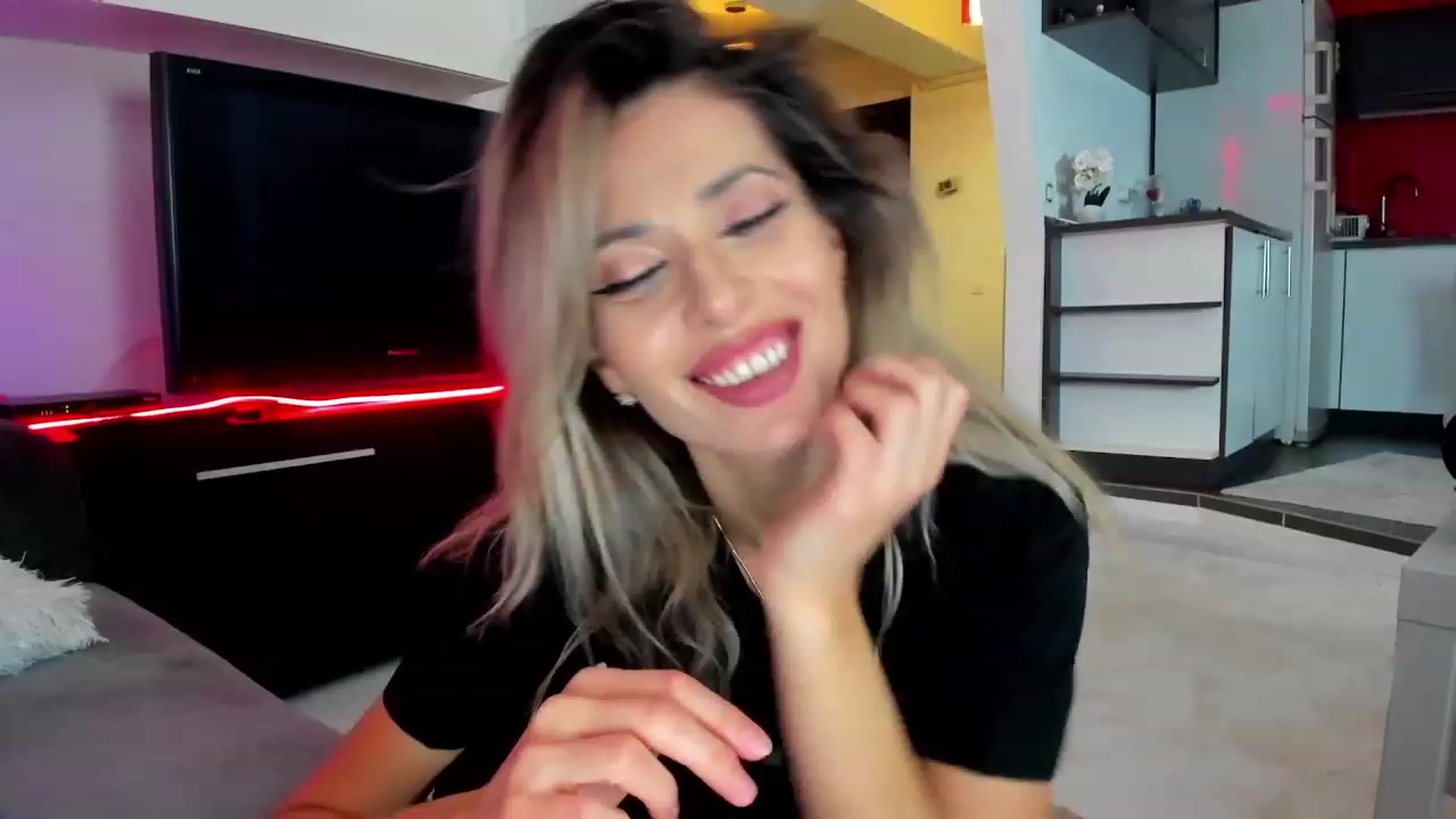 SmileyTinaa video thumbnail