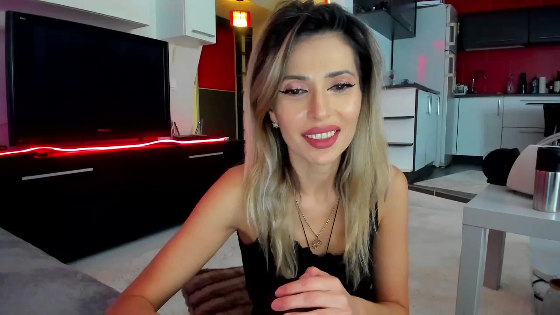 SmileyTinaa video thumbnail