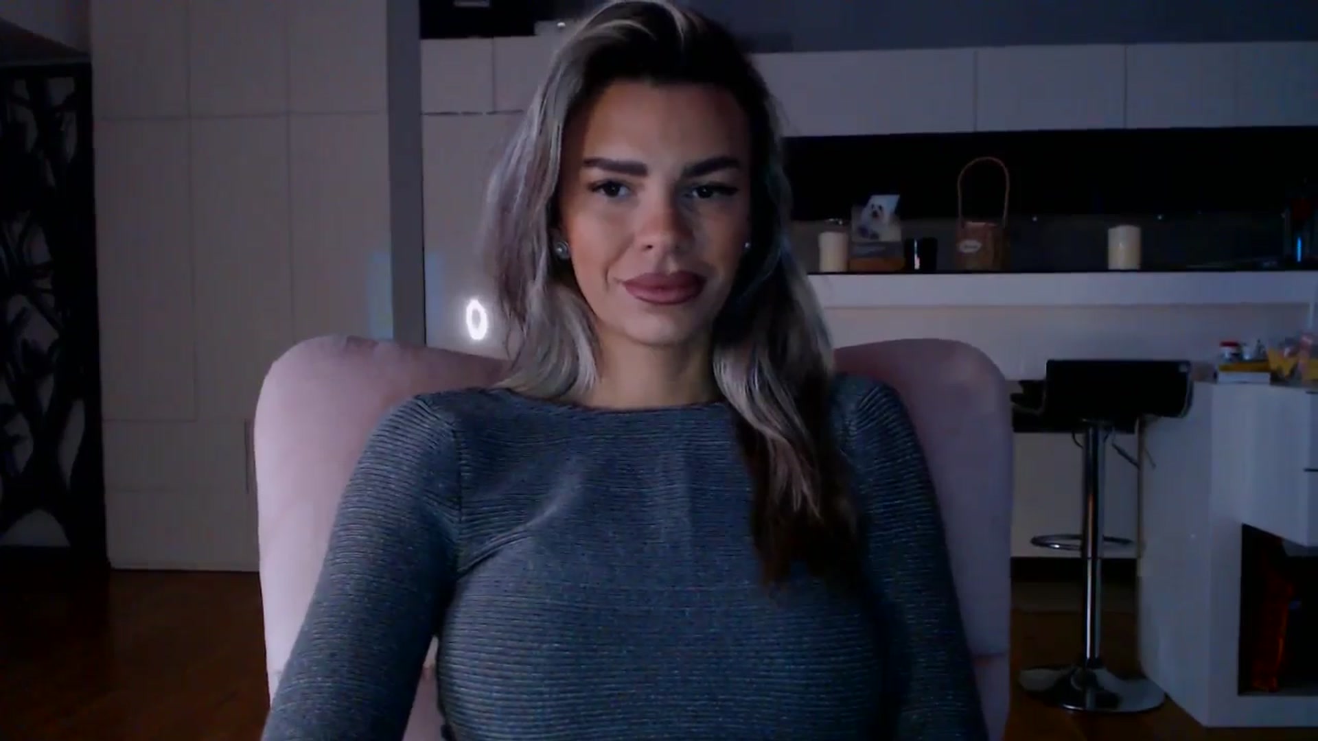 D_y_y video thumbnail