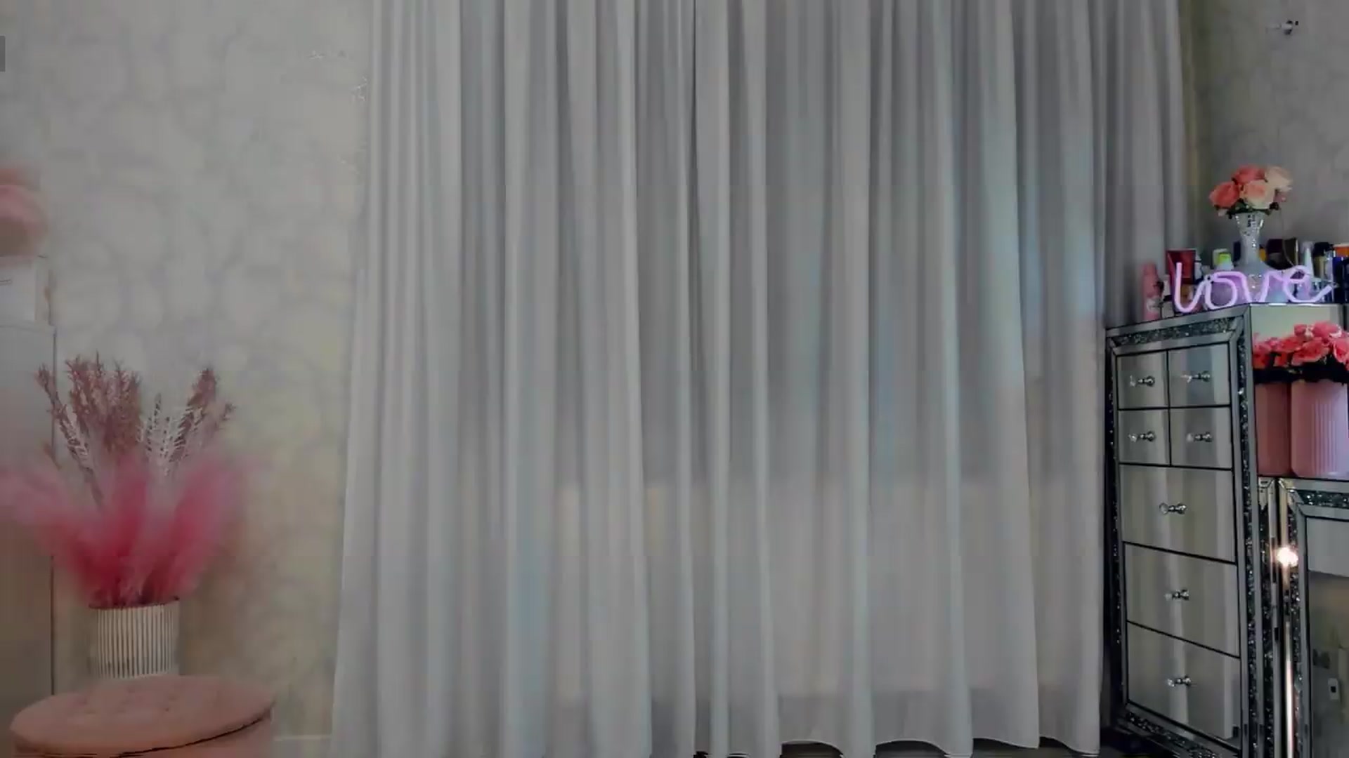 MissButterfly video thumbnail
