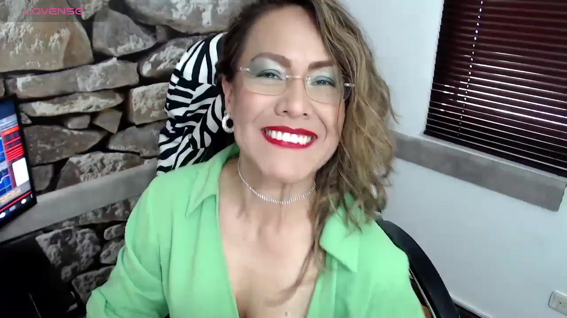 office_secret video thumbnail