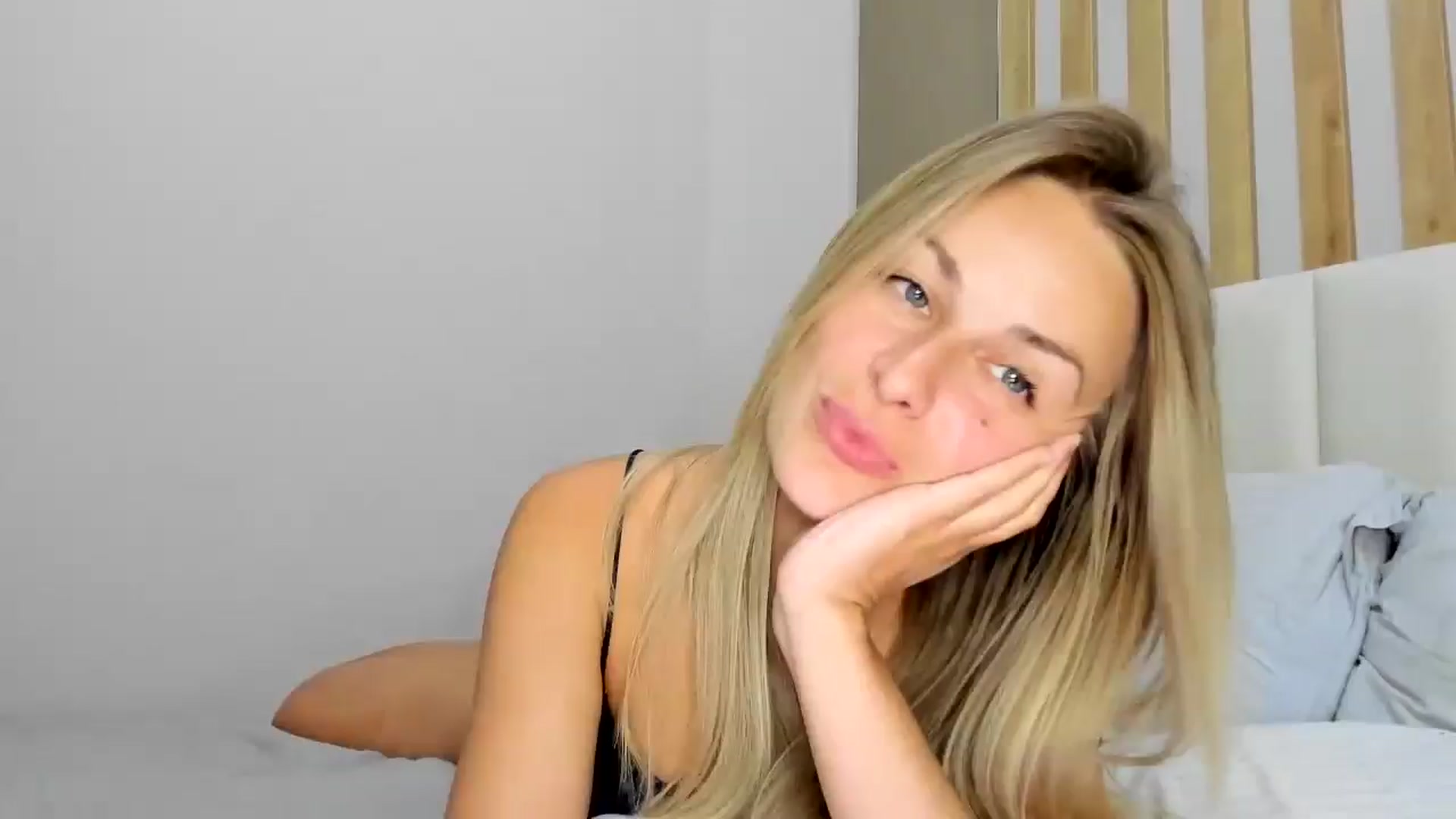 regular_girl video thumbnail