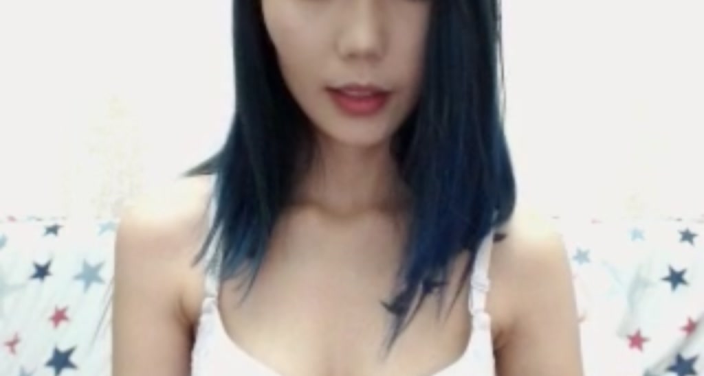 kittennkiss video thumbnail