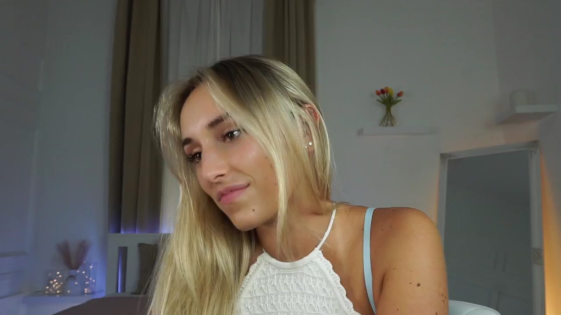 LenaaStar video thumbnail