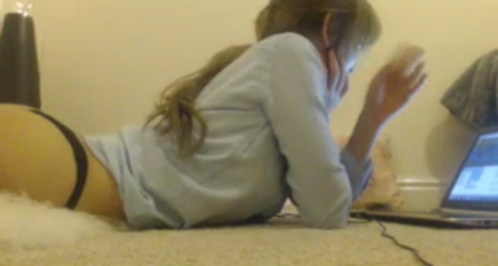 MissReinaT video thumbnail