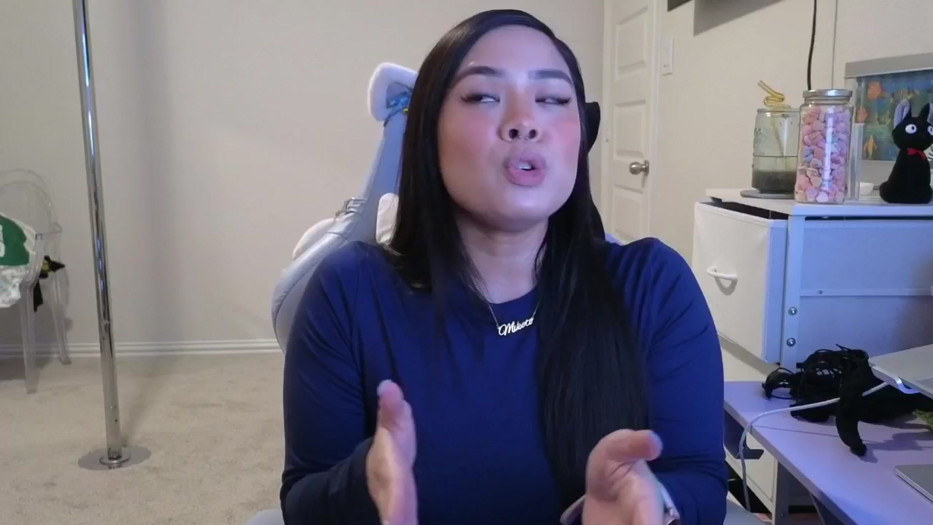 dolllface video thumbnail