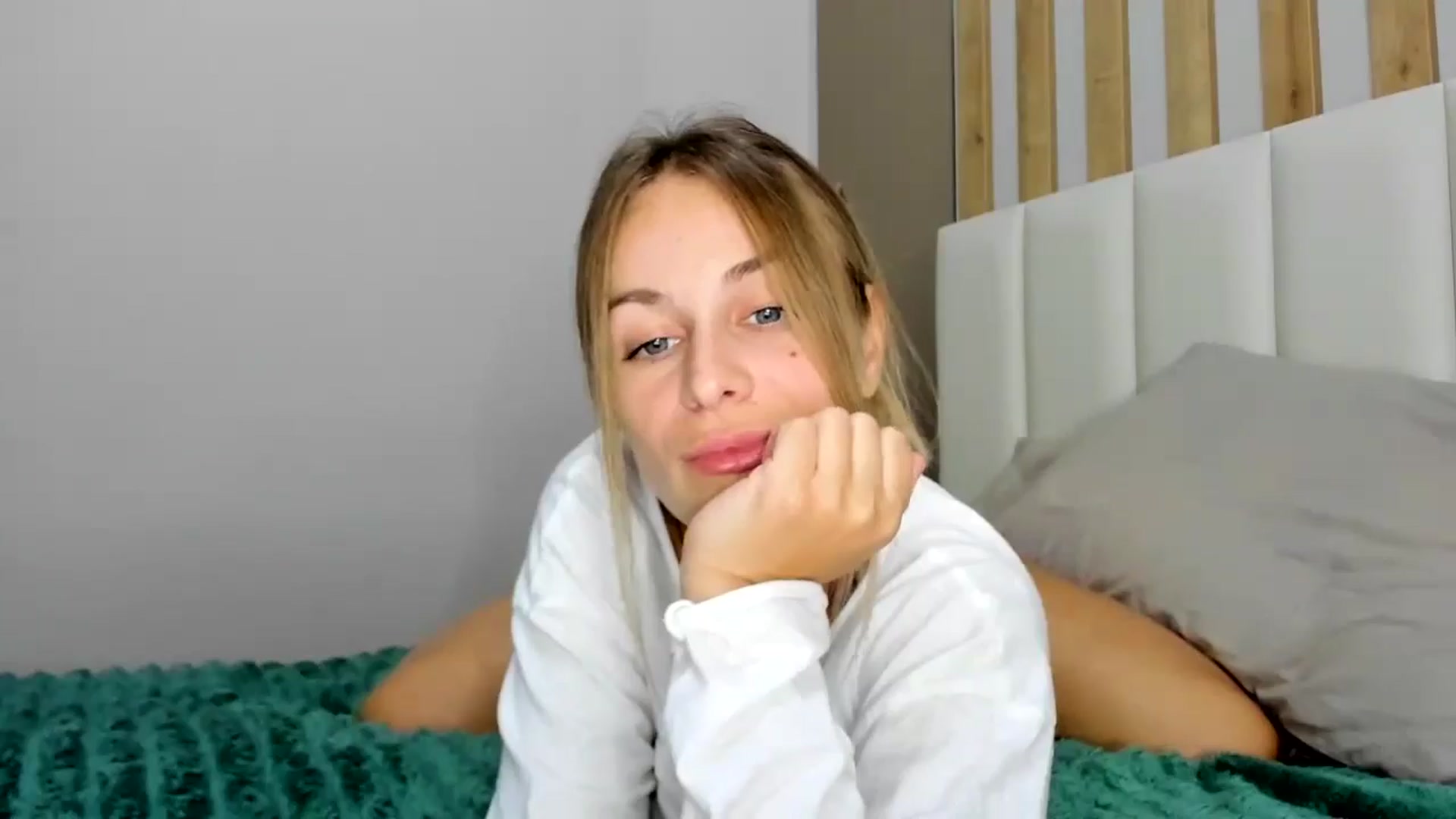 regular_girl video thumbnail