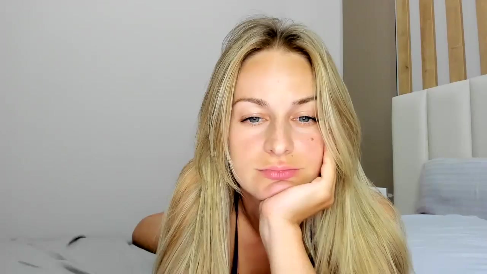 regular_girl video thumbnail