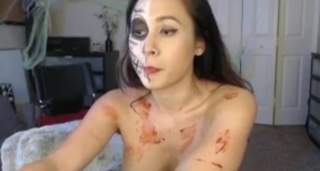 Downloads video thumbnail