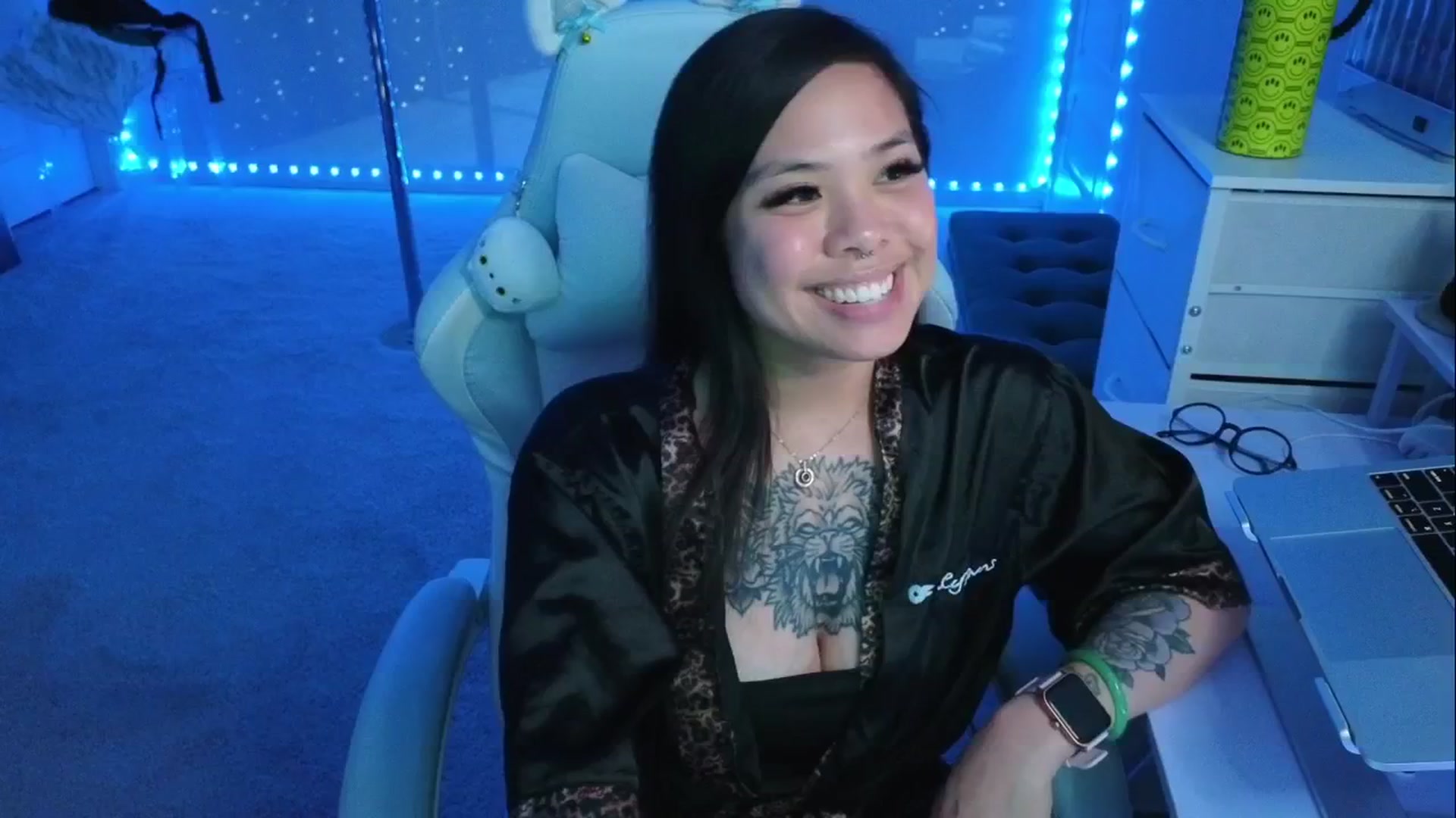 dolllface video thumbnail