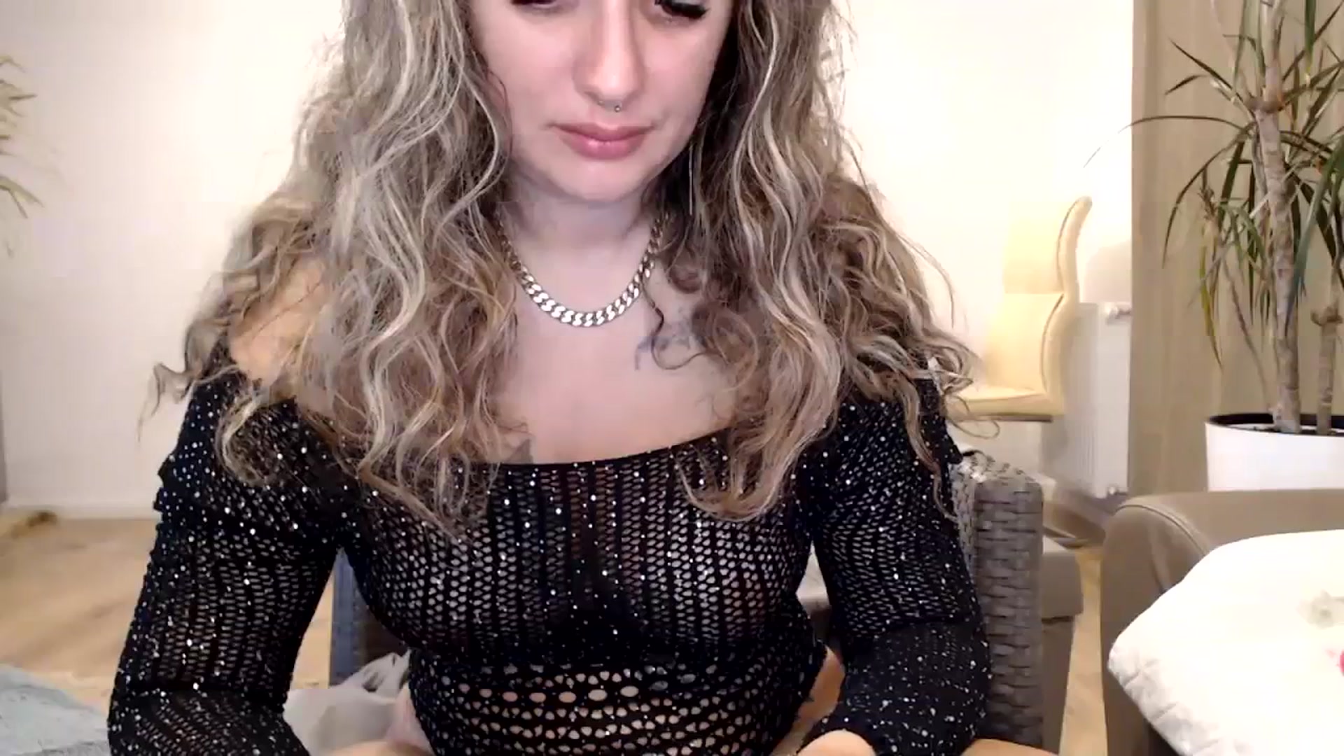 MissDivinna video thumbnail