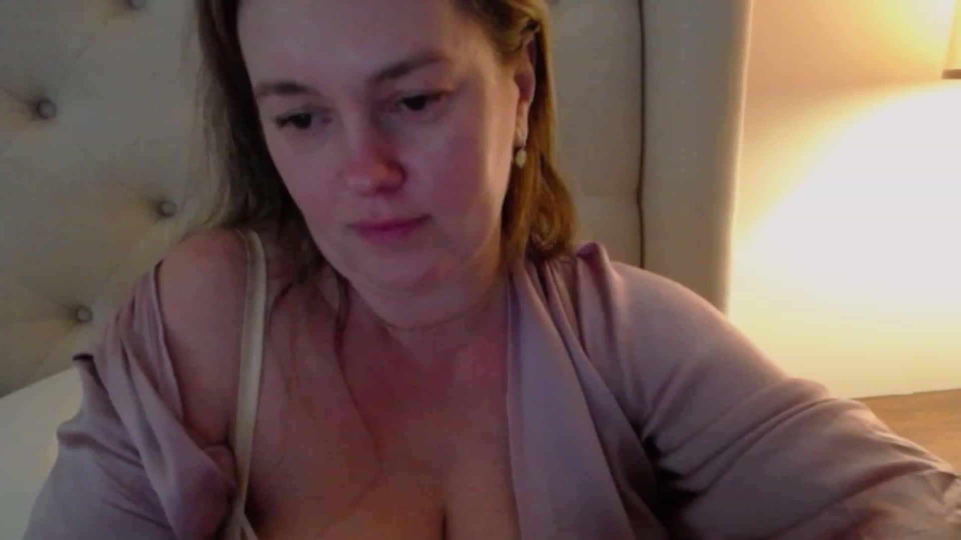 J0llye video thumbnail