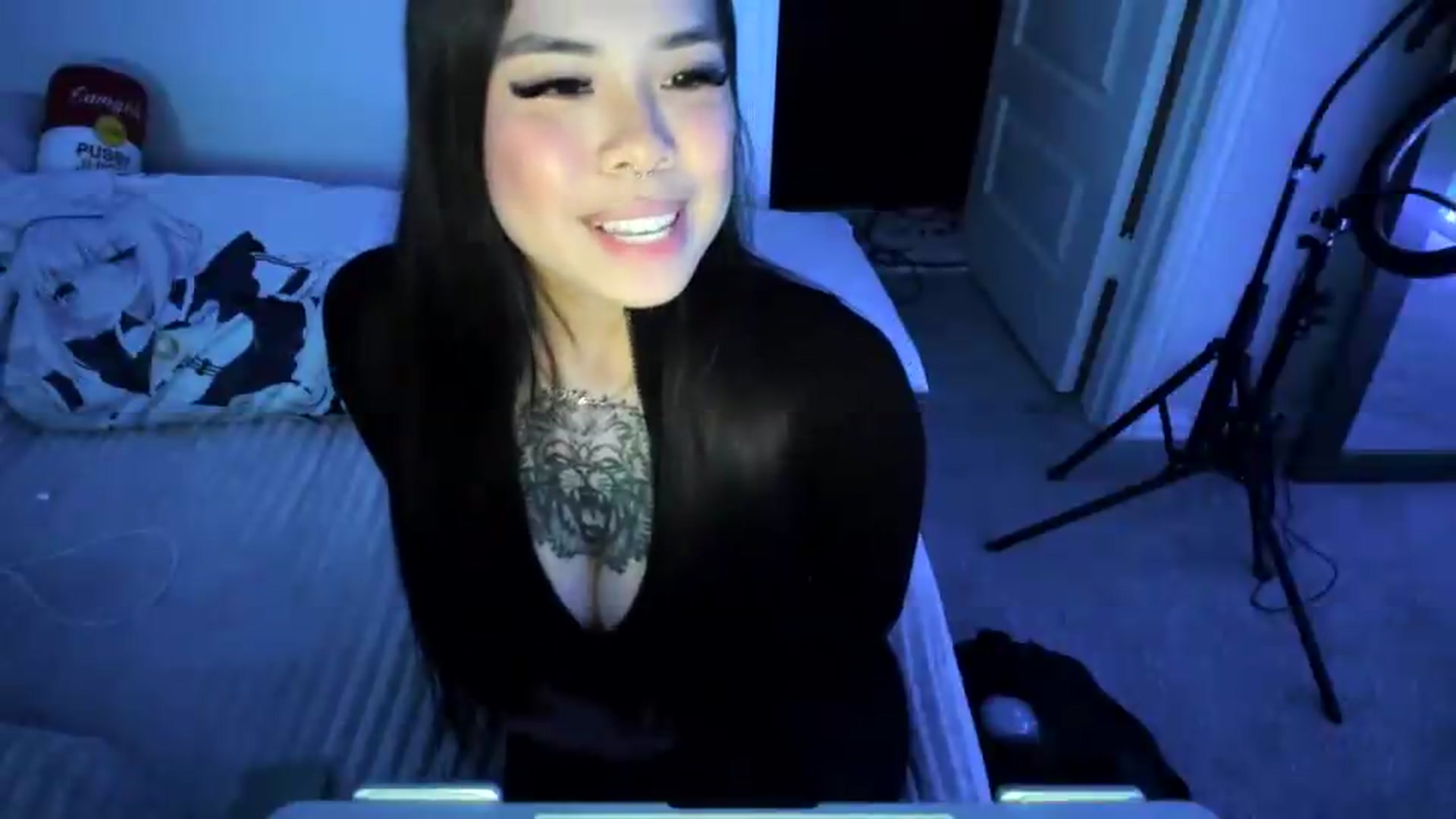 dolllface video thumbnail