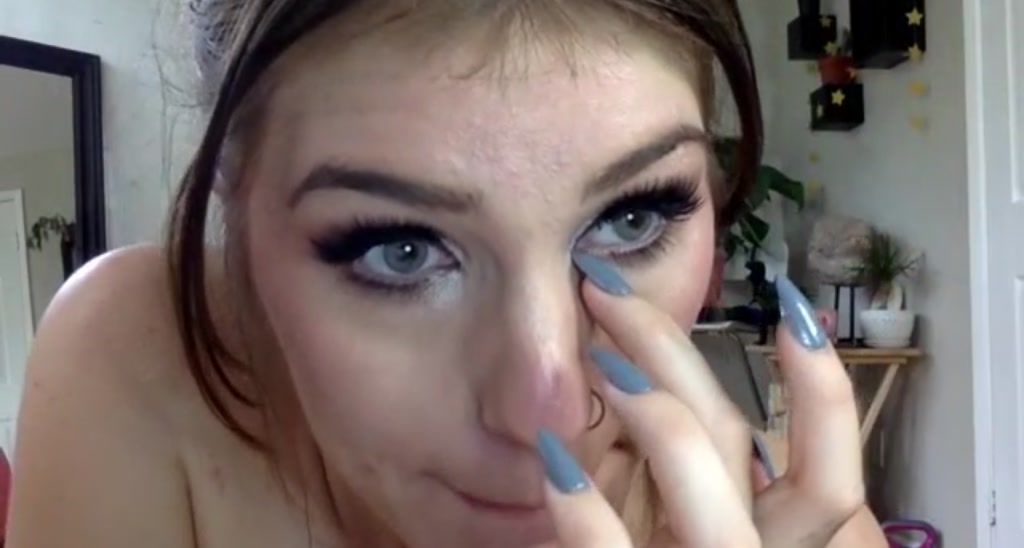 LaraLoxley video thumbnail