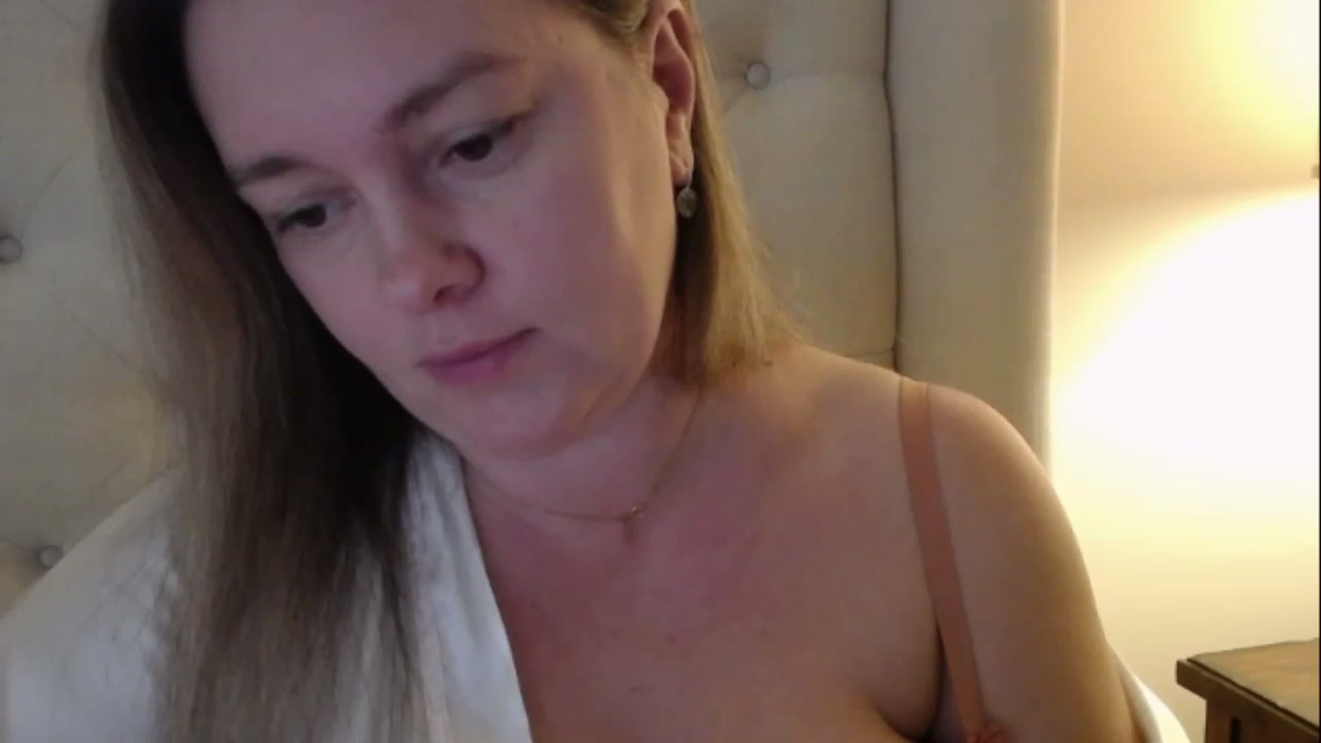 J0llye video thumbnail