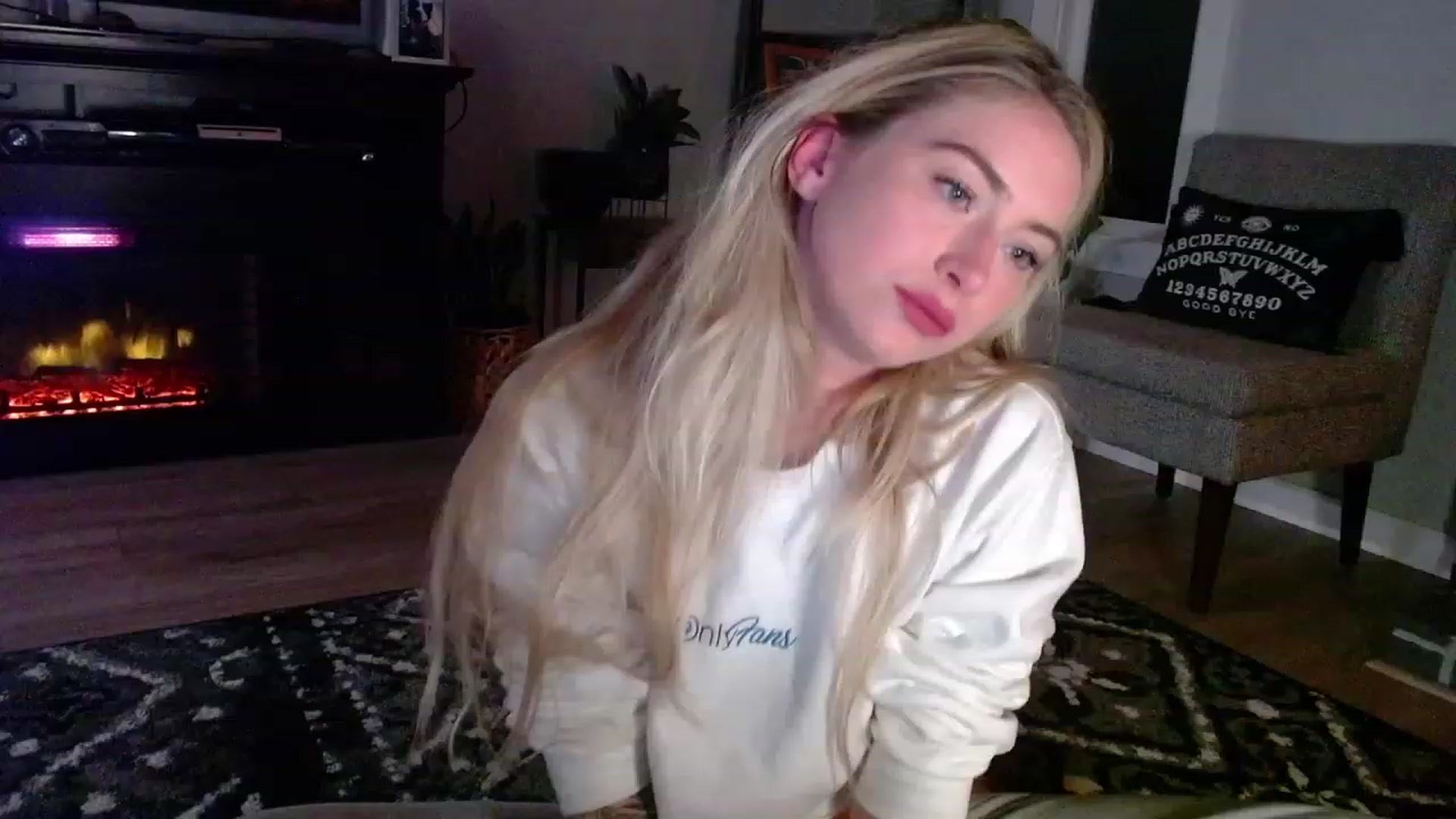 Lovelyemilia video thumbnail