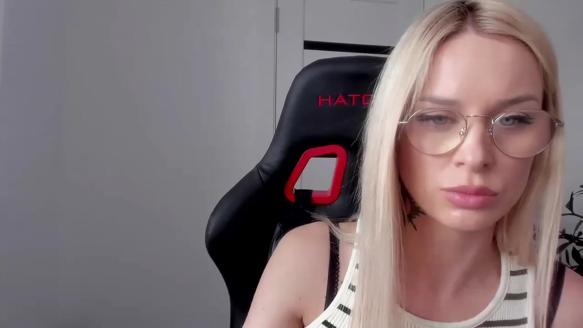 HottBlonda video thumbnail