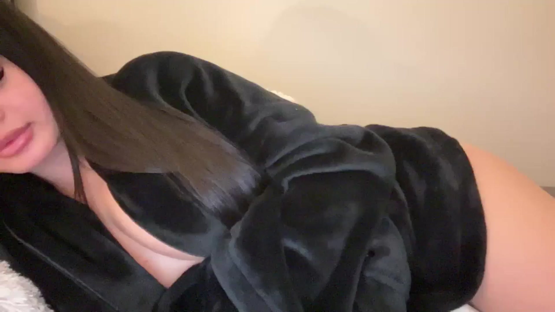MsAkira video thumbnail