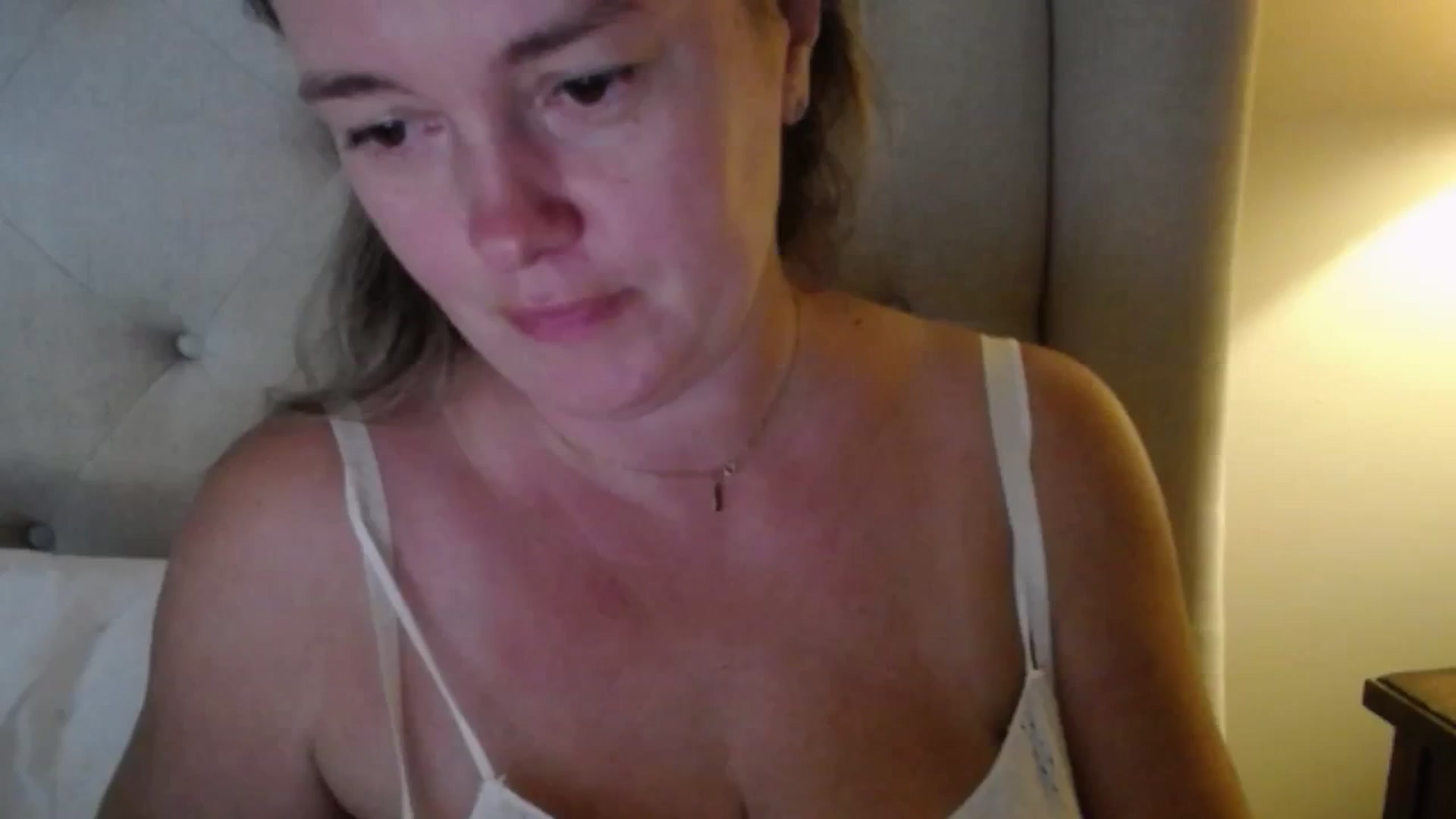 J0llye video thumbnail