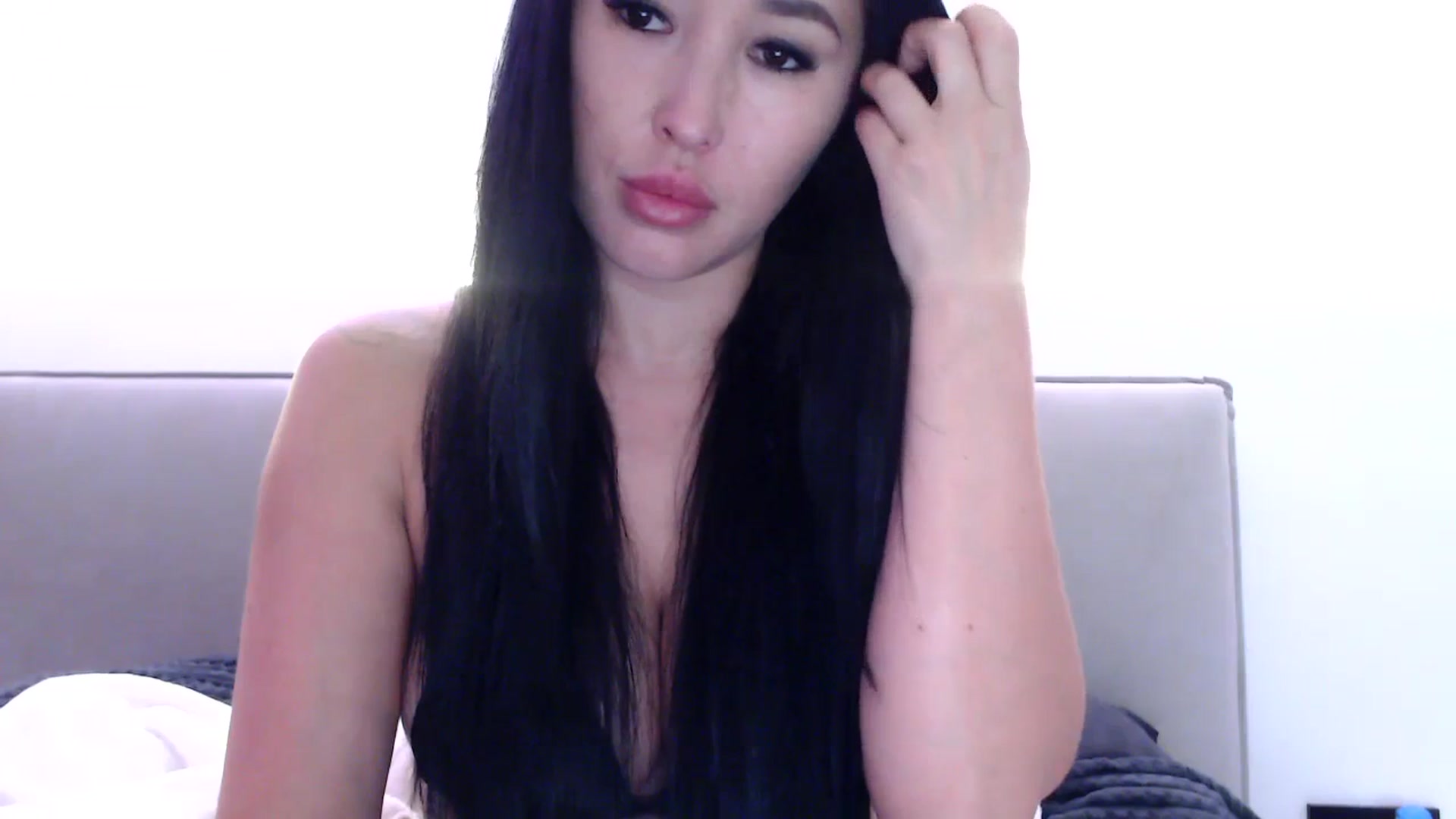 Juicyylips video thumbnail