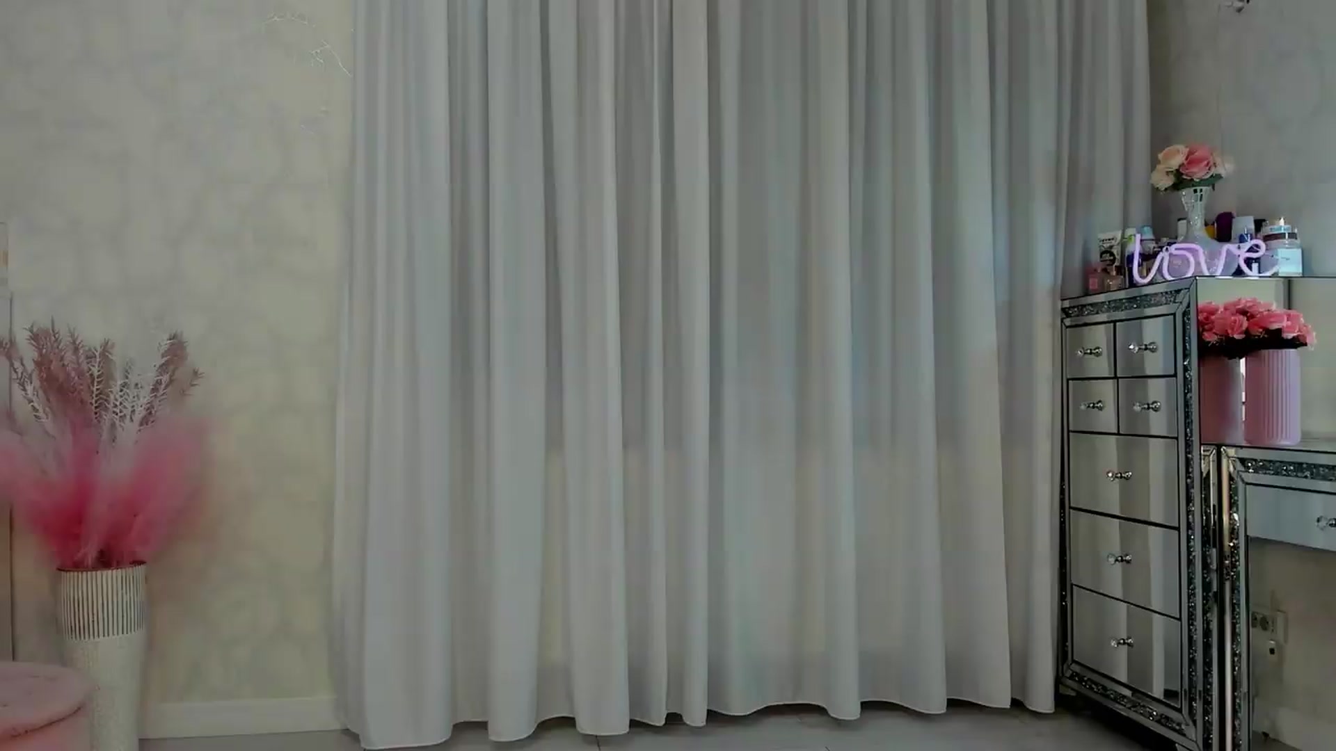MissButterfly video thumbnail