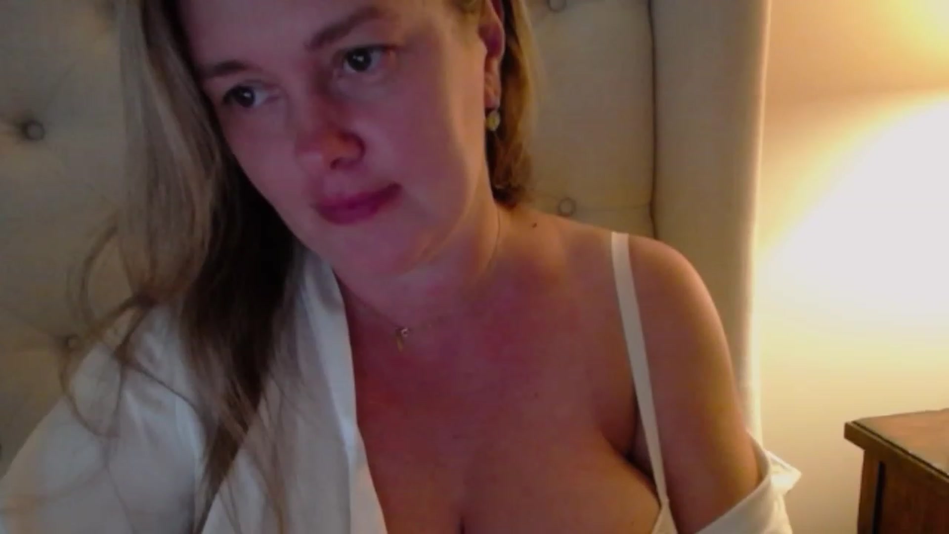 J0llye video thumbnail