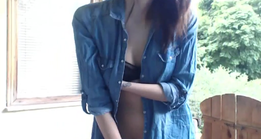 Annie_Holmes video thumbnail