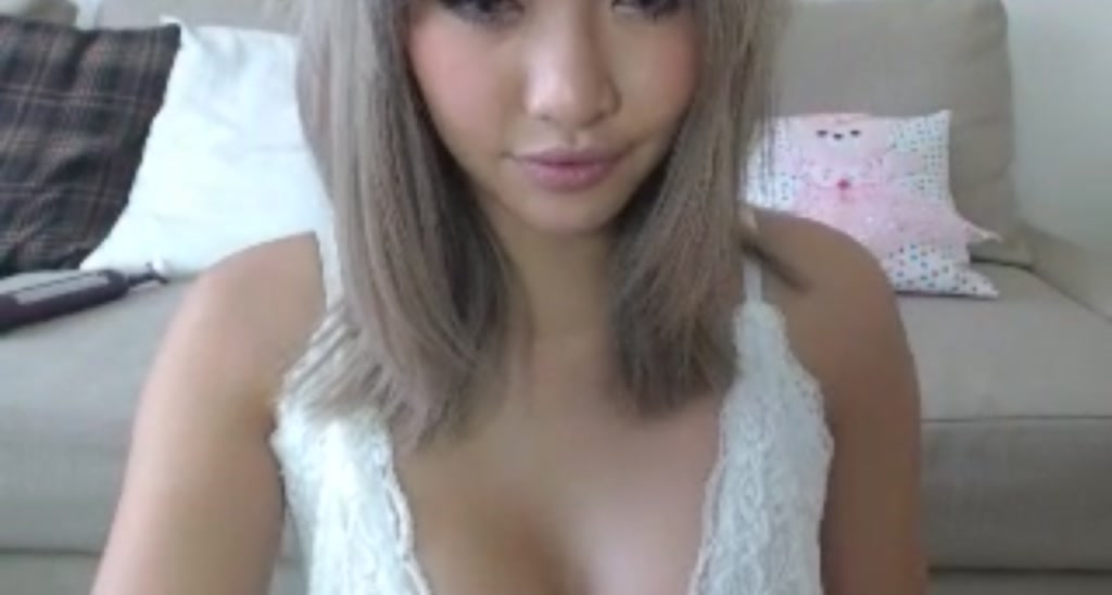MissReinaT video thumbnail