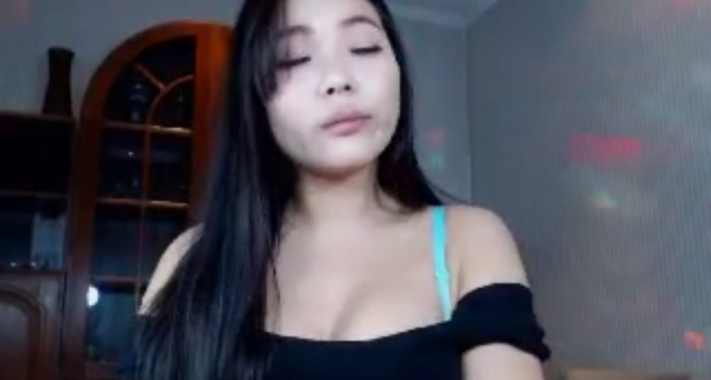 LeenaQ video thumbnail