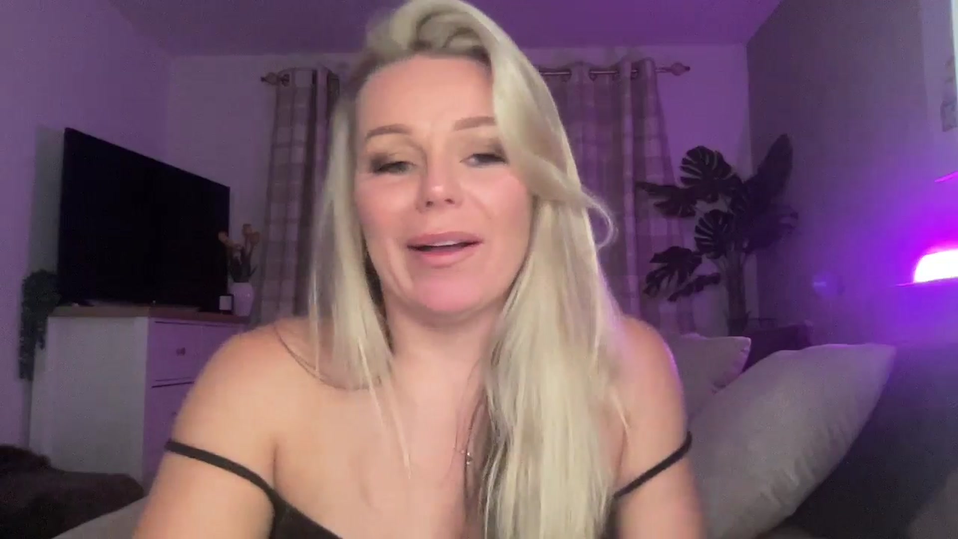 Little_L video thumbnail