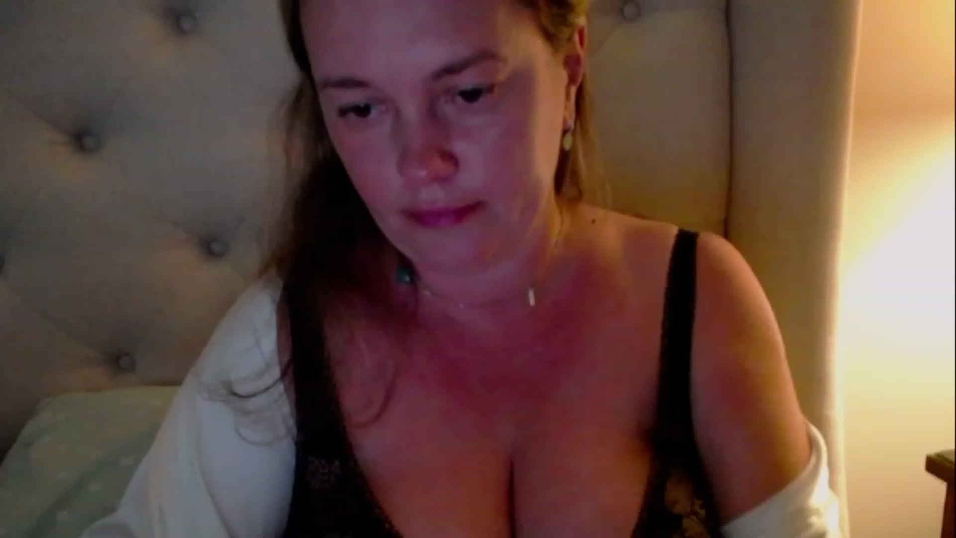 J0llye video thumbnail