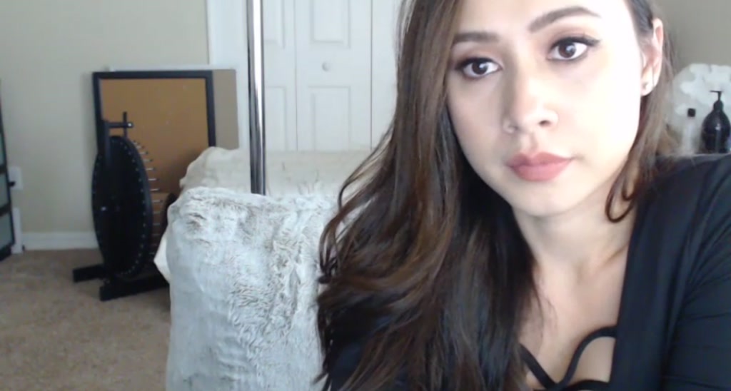Downloads video thumbnail