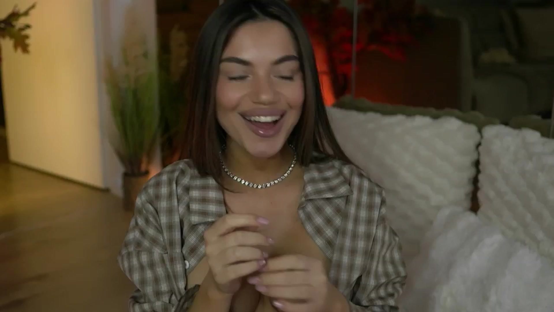 EsmeLuv video thumbnail