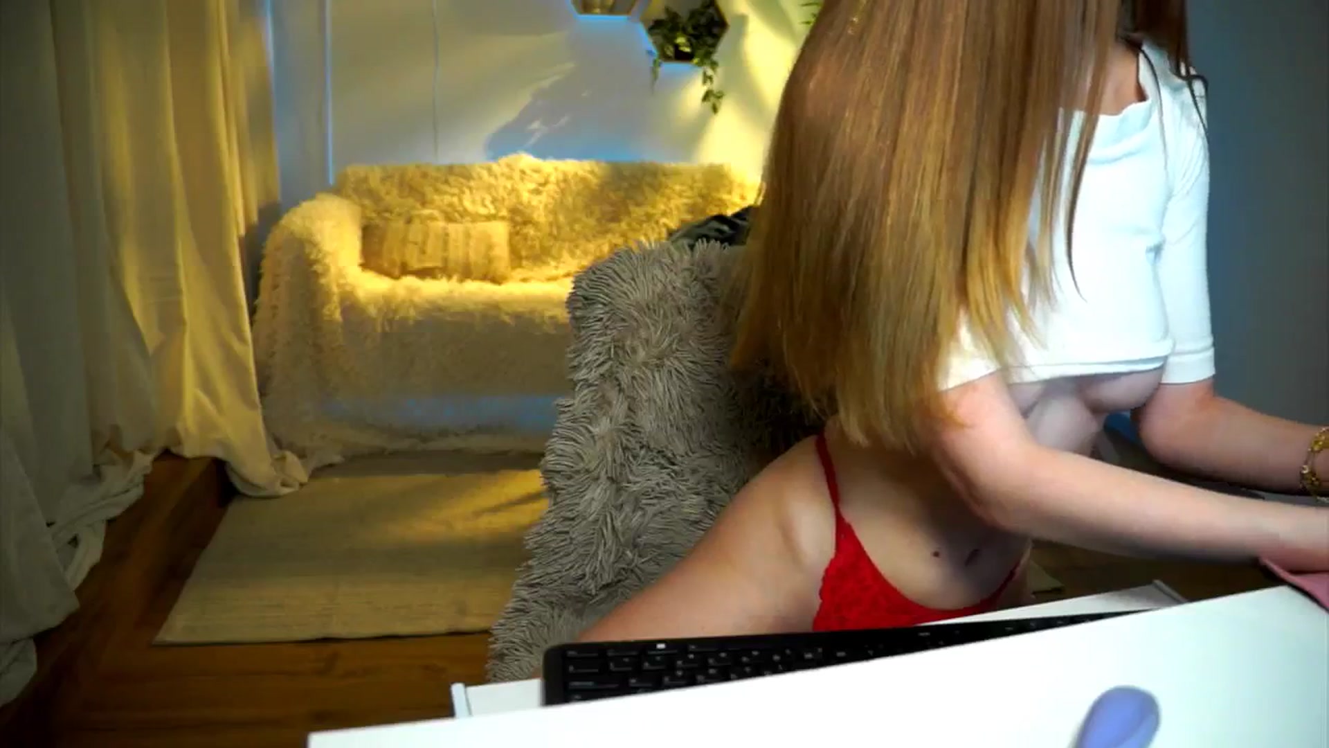 petitegonwild video thumbnail
