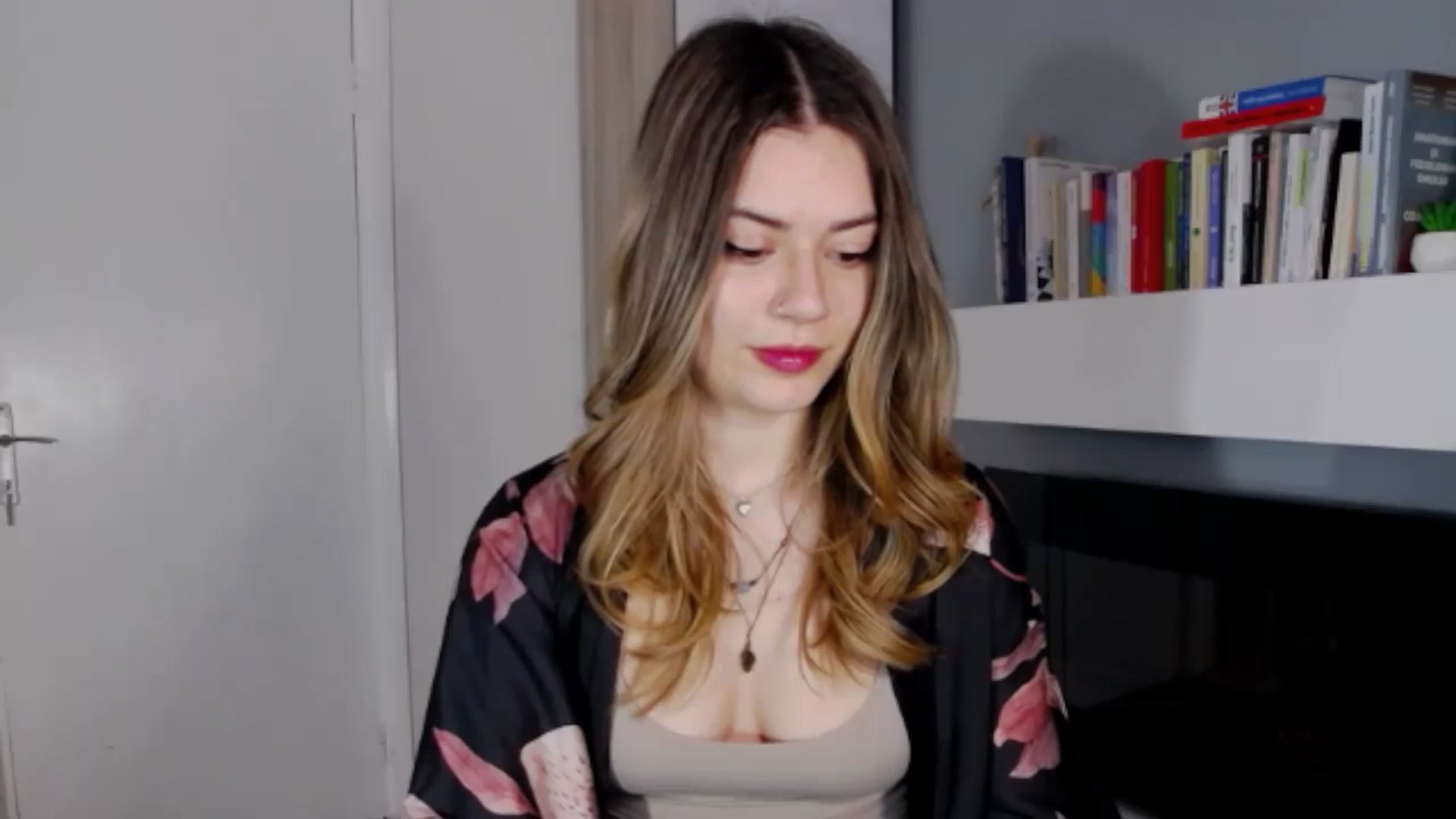 RiriBee video thumbnail