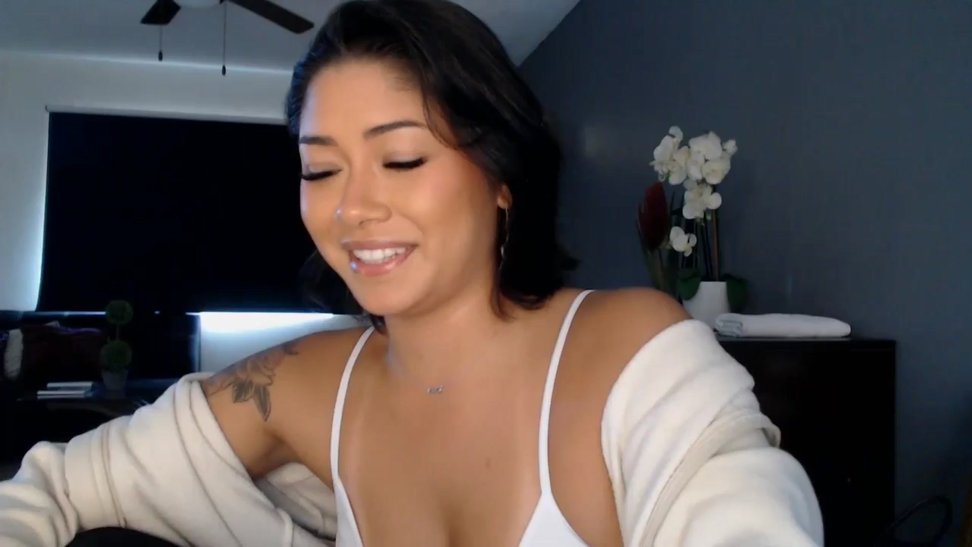 YourGoddessLu video thumbnail