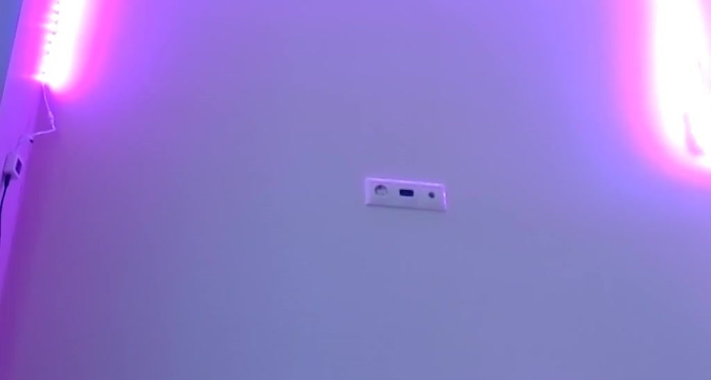 Alien_Kiss video thumbnail