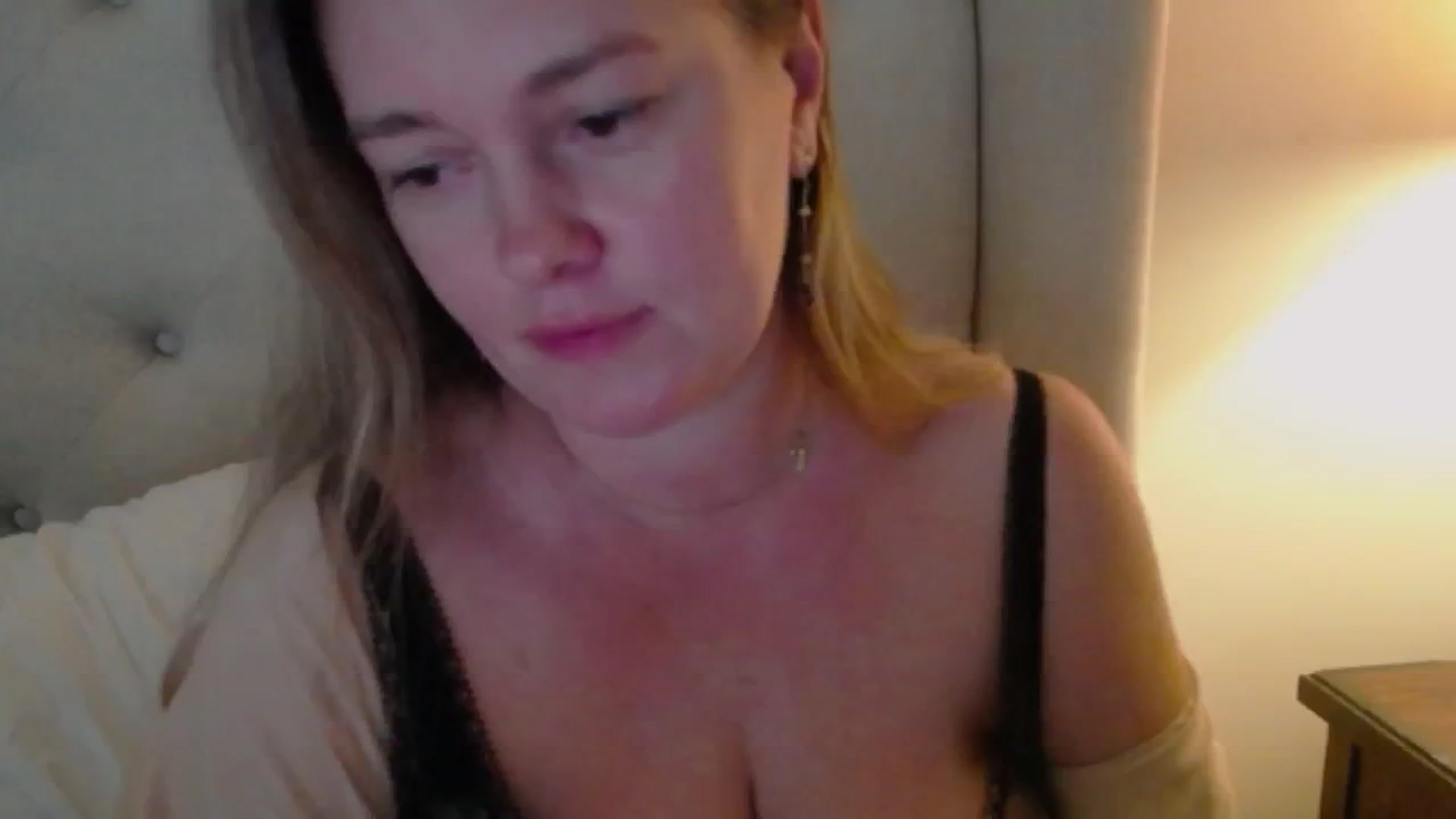 J0llye video thumbnail