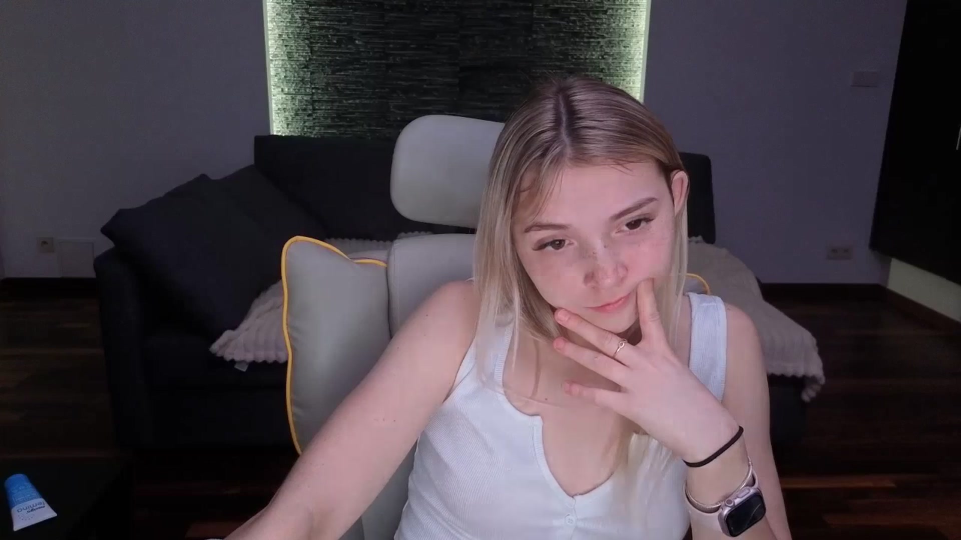 Daisyy video thumbnail