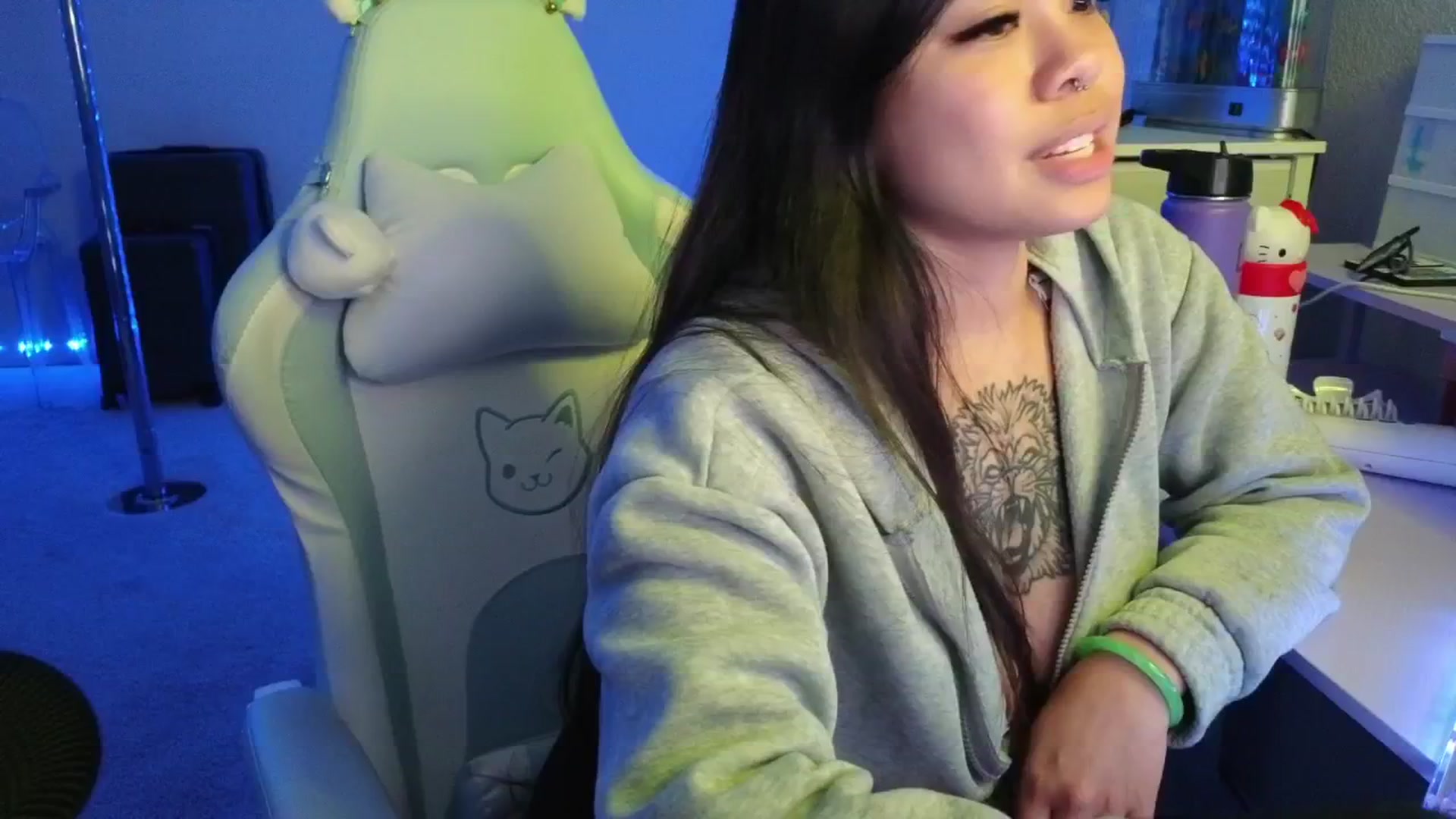 dolllface video thumbnail