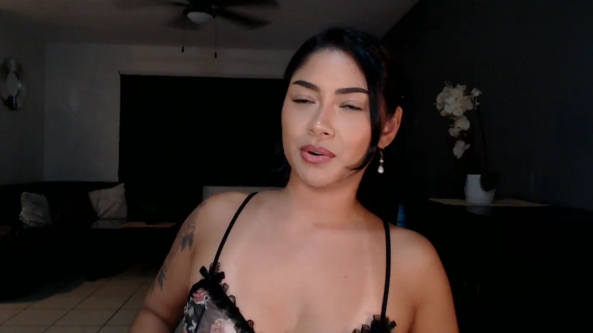 YourGoddessLu video thumbnail