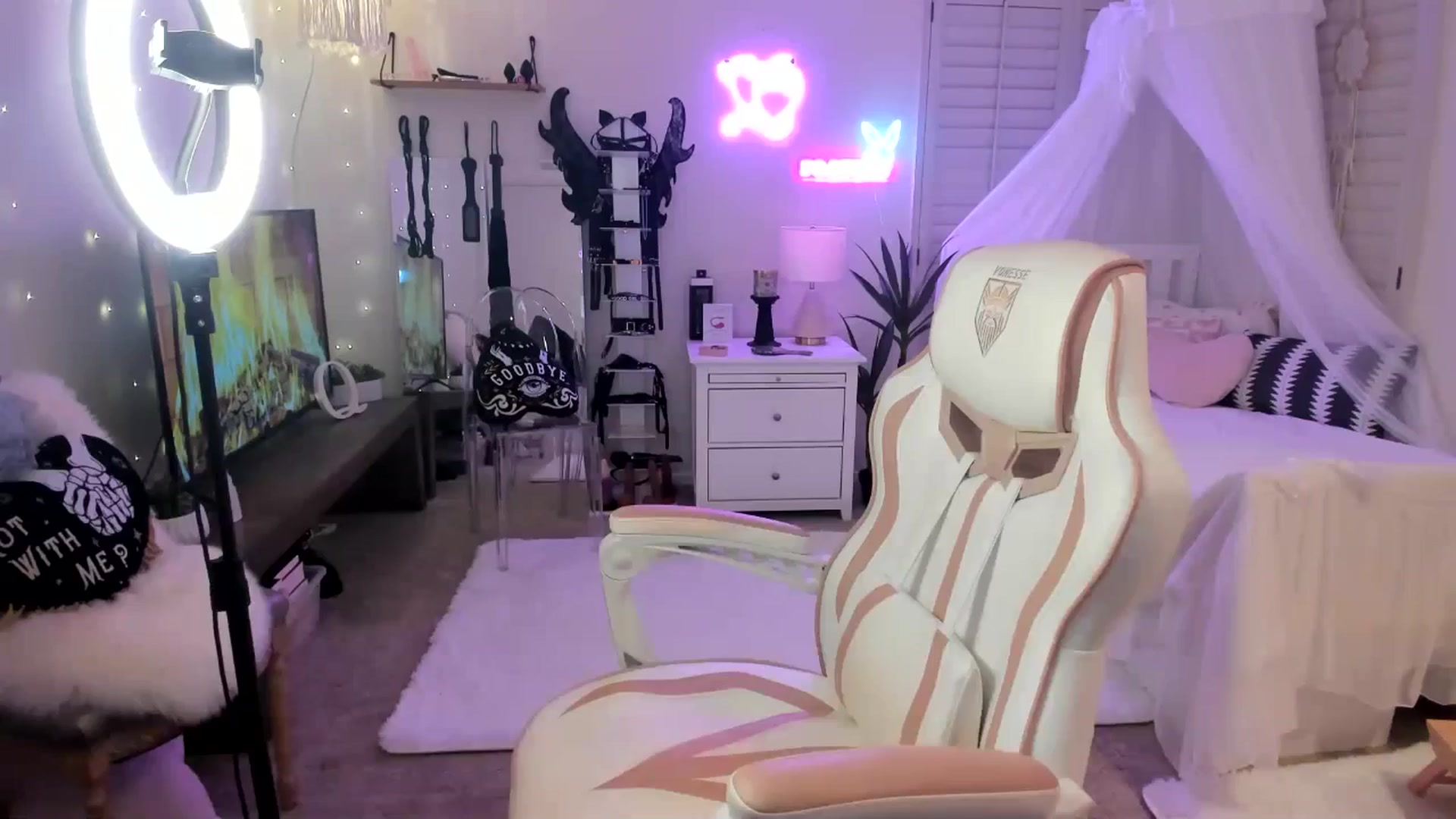 LillieQ video thumbnail